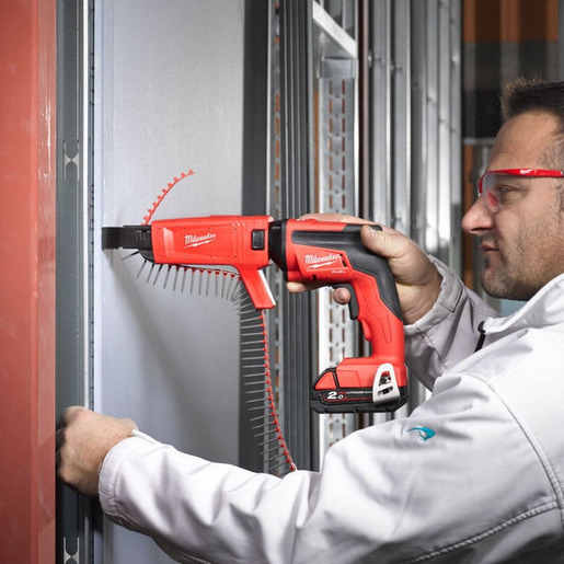 Milwaukee Aku šrafilica sa šaržerom 18V 2x2Ah, M18 FSGC-202X