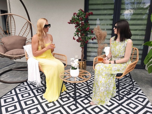 CHOMIK Baštenski set nameštaja, dve stolice i sto, braon sa crnim jastucima *3392