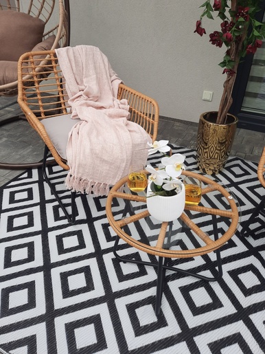 CHOMIK Baštenski set nameštaja 2 stolice + sto – braon sa sivim jastucima