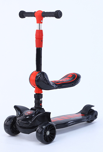 Trotinet sa sedištem crni