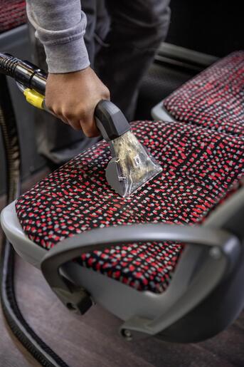 Karcher Puzzi 8/1 mašina za dubinsko pranje