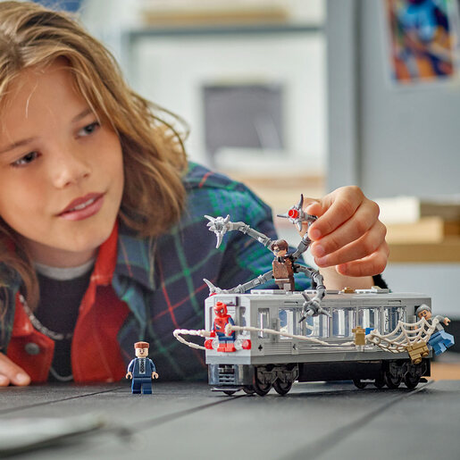 LEGO Spajdermen protiv Dok Oka – scena na stanici metroa 76321