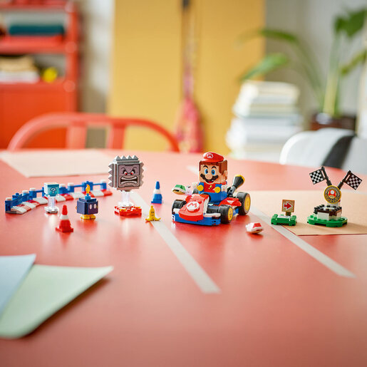 LEGO Mario Kart™: Interaktivni LEGO® Mario™ i standardni karting 72043