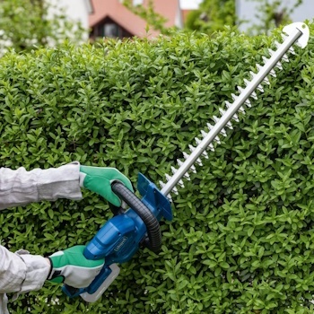 Scheppach aku makaze za živu ogradu IXES C-HT570-X + set punjač 2.4A i baterija 2.0Ah 5910607900