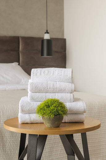 Dekordom Peškir hotel logo 420gr 16/1 - 70x130