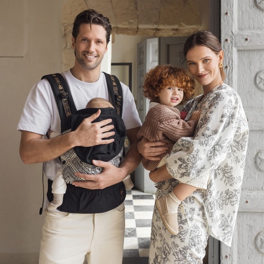 Kinderkraft nosiljka HUGGY BIZUU lunar black KNHUGG00BLKBI00