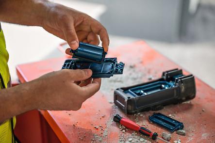 Bosch Professional Digitalni multimetar GDM 600-15 + MH1 0601077301