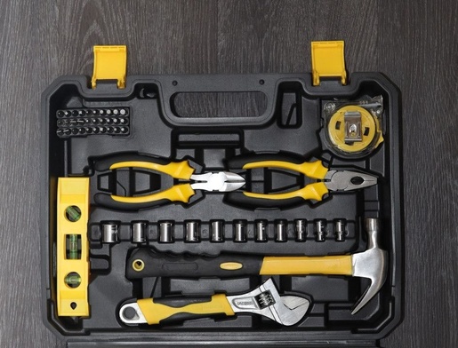 ModernHome Set alata u koferu – 111 delova: ključevi, šrafcigeri, nastavci H-073