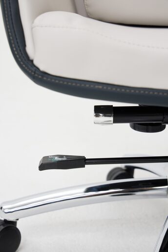 Medics Care ZenPro Q6 Masažna Kancelarijska Stolica (Bela / Crna)