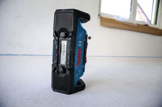 BOSCH Professional aku radio GPB 18V-3 SC, 87,5 - 108 MHz, SAMO ALAT, karton 06014A3300