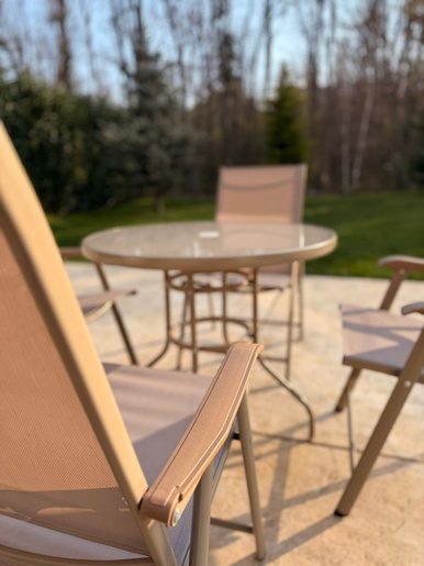 BOLZZ BAŠTENSKA GARNITURA SET 4 STOLICE + STO BEZ BOLBASGARBEZ