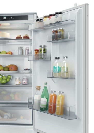 Candy ugradni frižider CNBQT3719EW, 382 l, No Frost