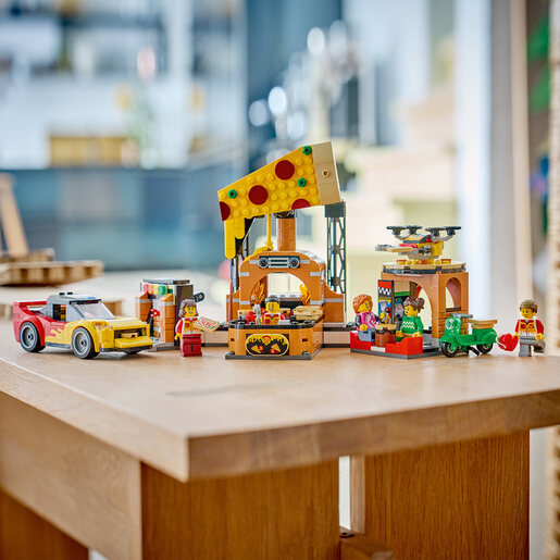 LEGO Dostava pice sa vozilima 60496