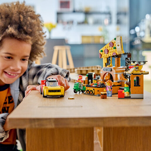 LEGO Dostava pice sa vozilima 60496