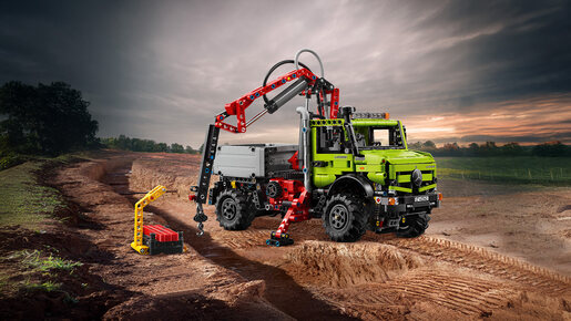 LEGO Mercedes-Benz Unimog U 5023 sa kranom 42242