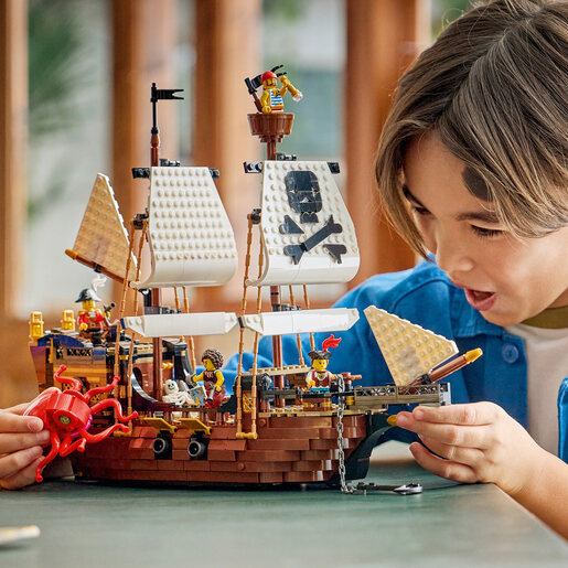 LEGO Kultni piratski brod 31387