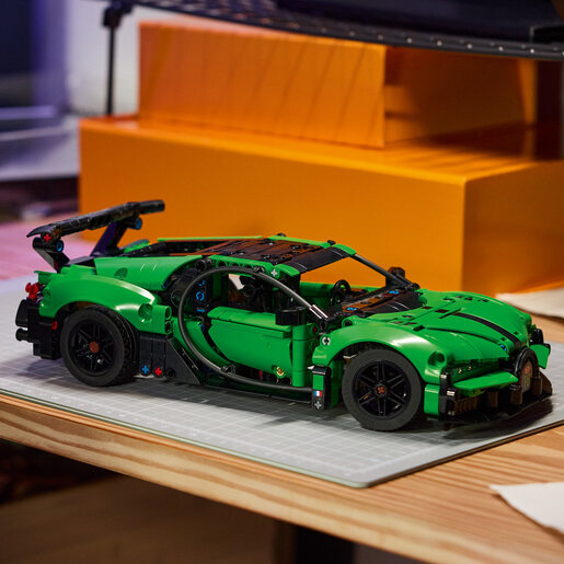 LEGO Zeleni Bugatti Chiron Pur Sport hiperautomobil 42241