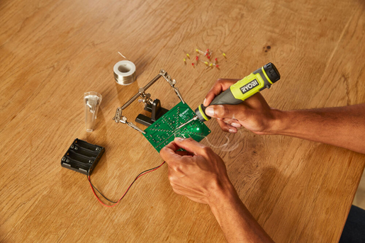 Kompaktna bežična lemilica USB Lithium™ 4V (2,0 Ah) - RYOBI RSI4-120G