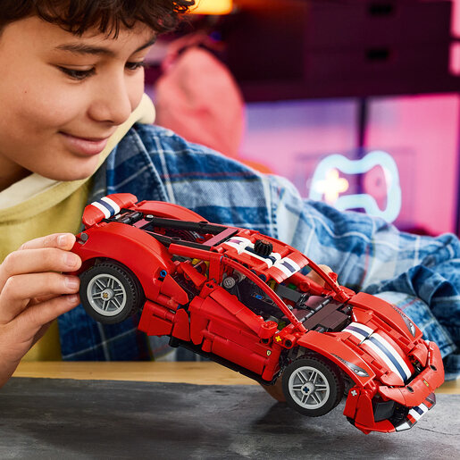 LEGO Ferrari 488 Pista automobil 42235