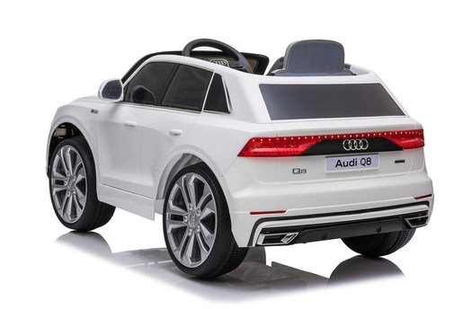 Audi q8 beli 13387