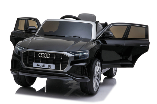 Audi q8 crni 13385