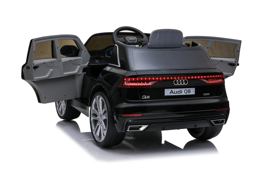Audi q8 crni 13385