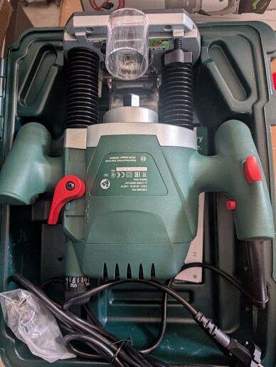 Bosch POF 1400 ACE površinska glodalica 060326C820 - OUTLET