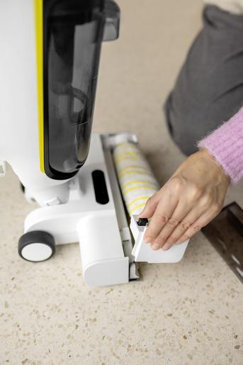 Karcher baterijski štapni usisivač sa funkcijom brisanja i sušenja FCV 4 -OUTLET