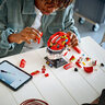 LEGO Scuderia Ferrari HP kaciga Charles Leclerc 43014